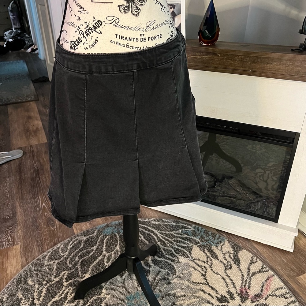 Black Denim Pleated Skirt. Size L